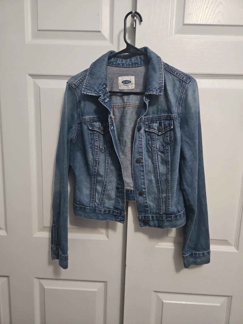 Old Navy Medium Wash Denim Jacket in Blue